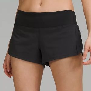 Lululemon Black Speed Up Low-Rise Lined Short 2.5" (size 2)